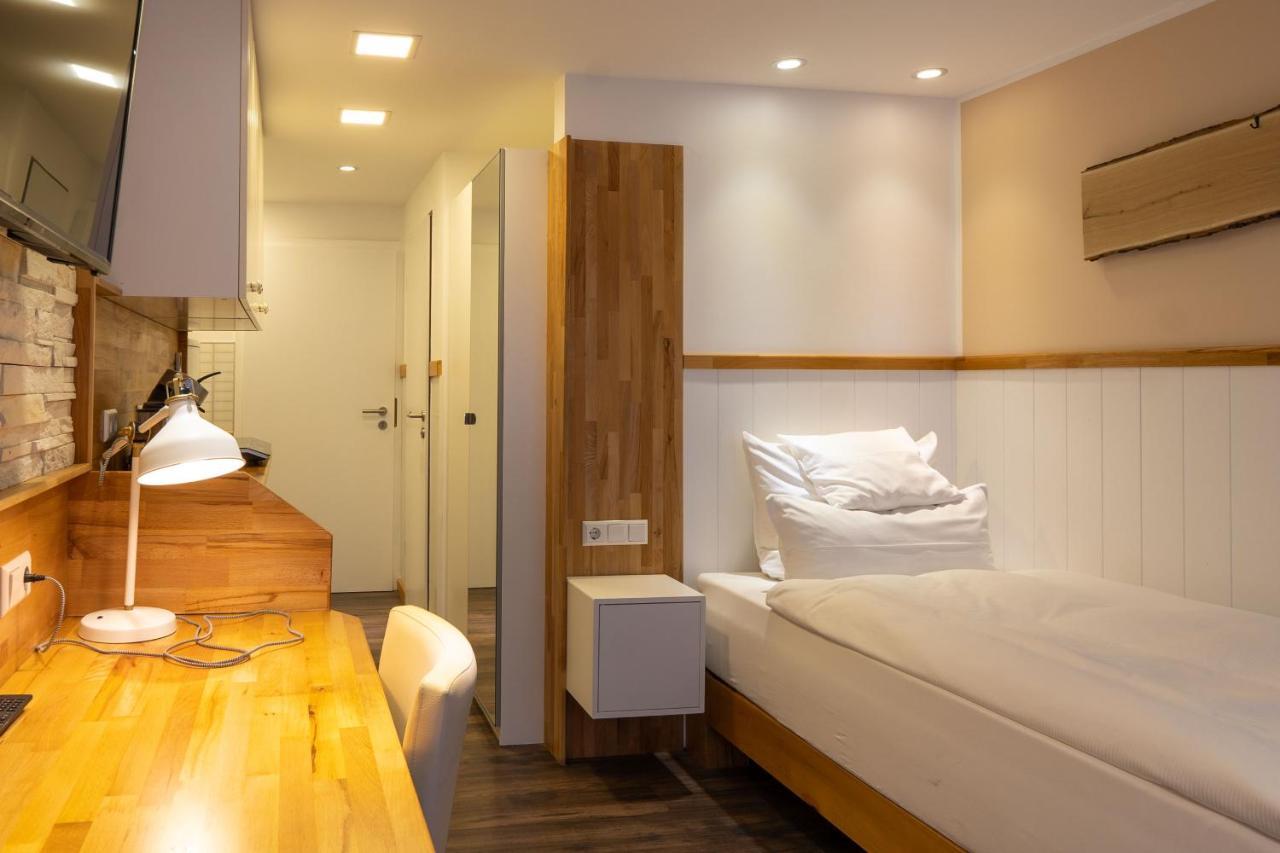 Hotel Post Mit Klimaanlage Неккарзульм Экстерьер фото